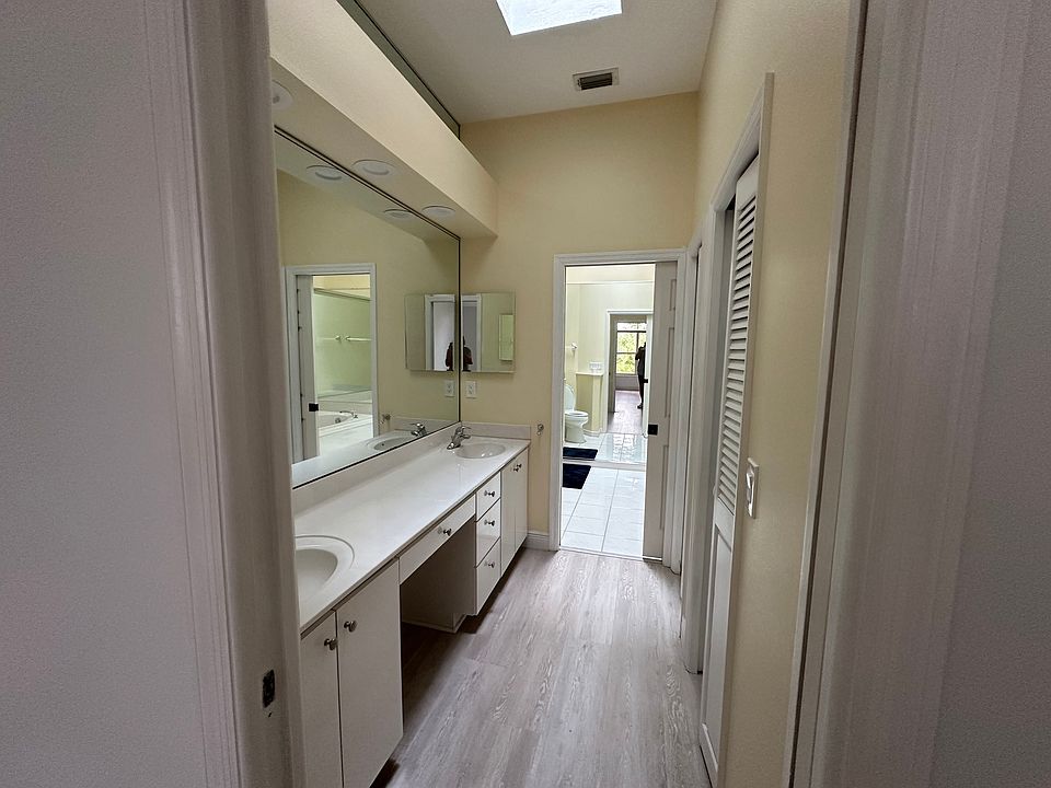 1st image of 610 Brookwood Pl W