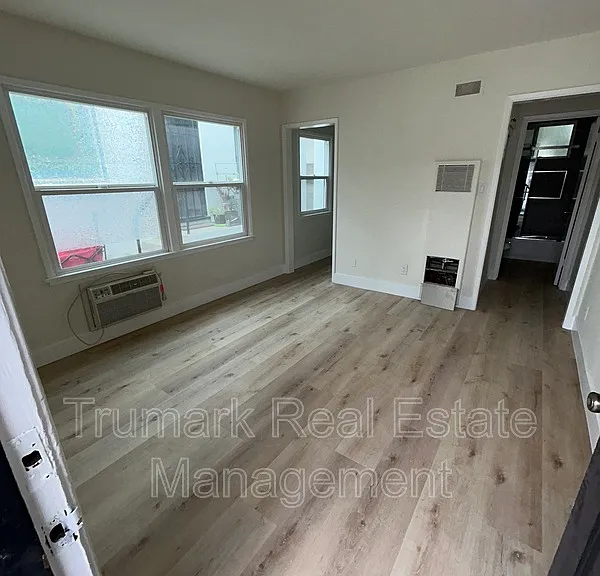 49 S Grand Oaks Ave #3 — Photo 4