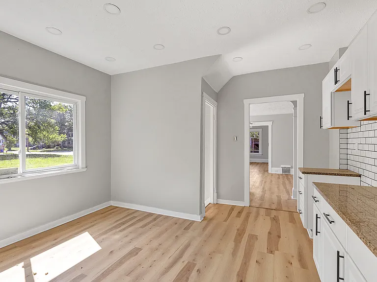 9807-9809 Parkgate Ave — Photo 15