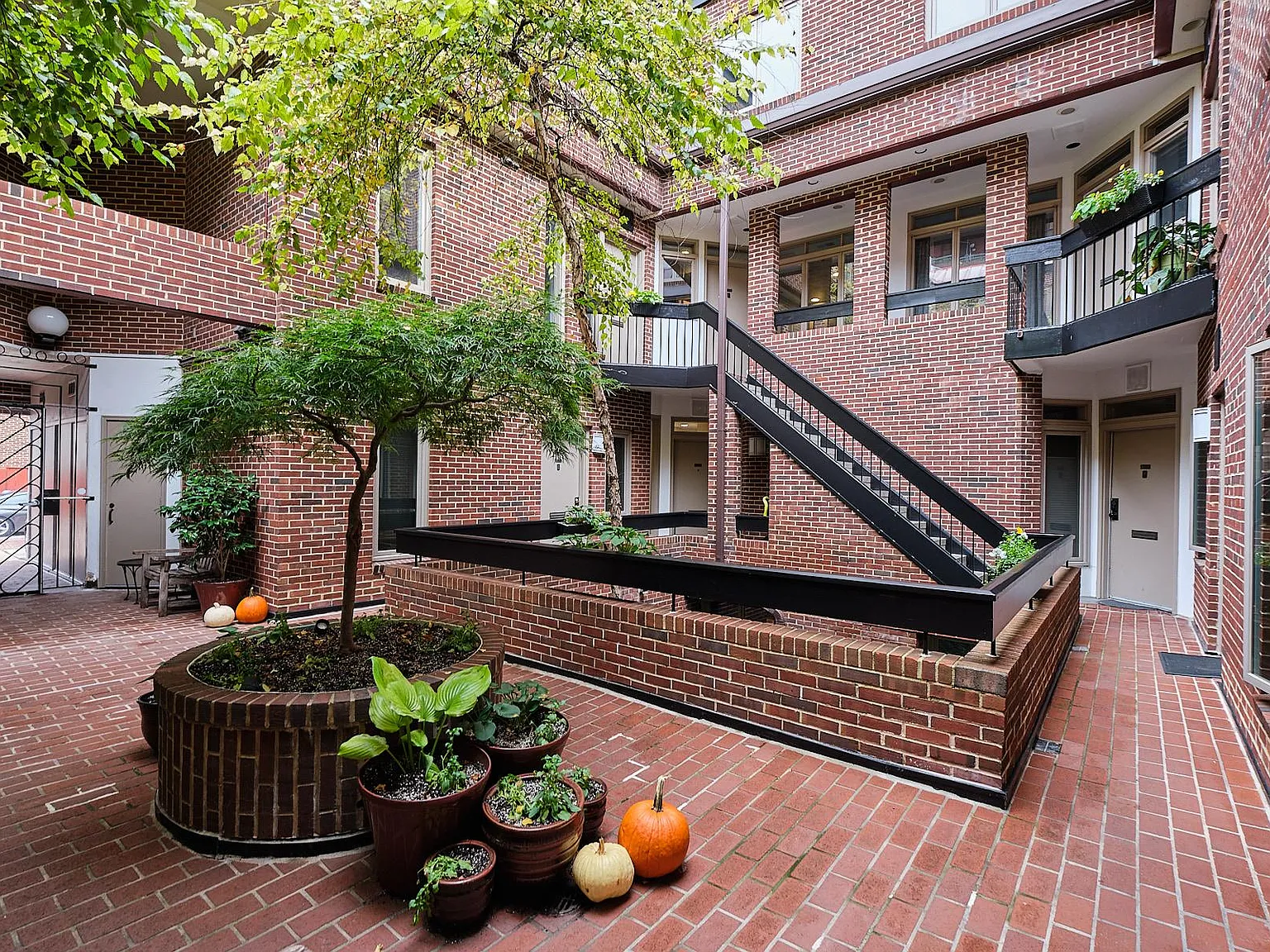 2 bed, 2.5 bath, 1174 sqft, $3,900 — Photo 1