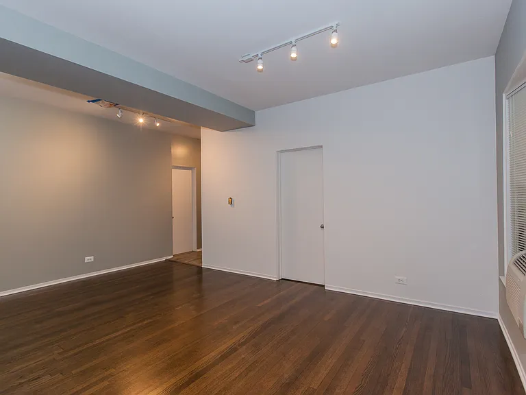 729 W Cornelia Ave #2 — Photo 4
