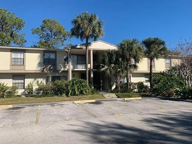 6043 Village Cir #6043