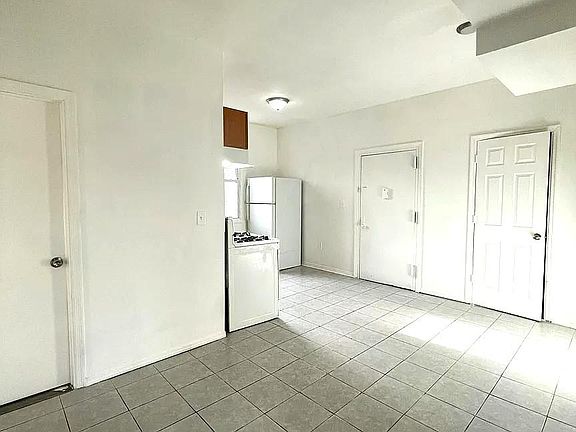 3rd image of 724 Lyons Ave #A02