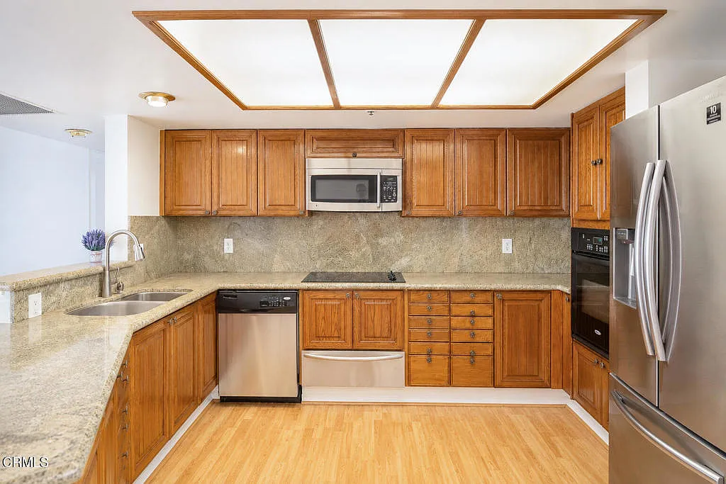 3 bed, 2.0 bath, 1592 sqft, $5,995 — Photo 4