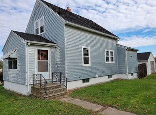 5211 E Rd SW, Cedar Rapids, IA 52404