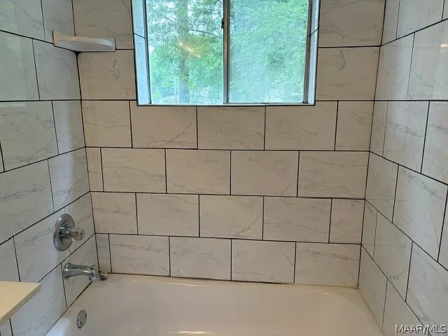 560 Farmington Rd — Photo 16