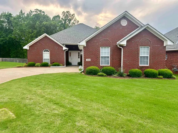 210 Somerled Ct, Florence, AL 35633