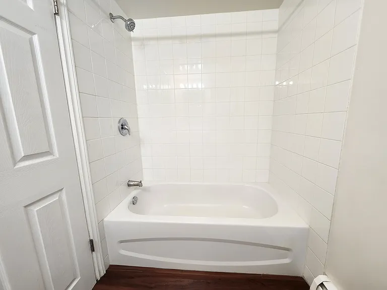 3409 Centre St N — Photo 11