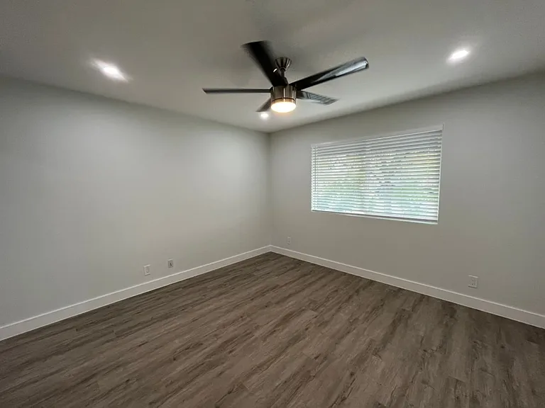 2302 N 29th Pl — Photo 9