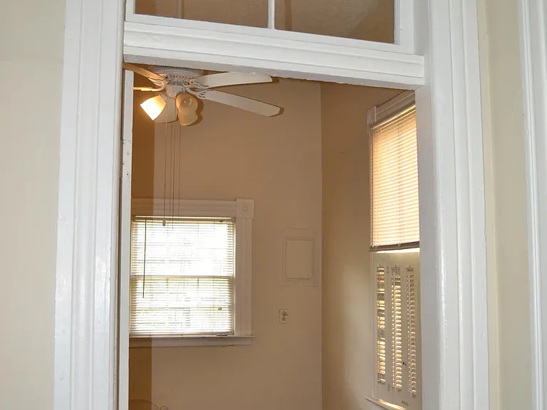 411 E Huntingdon St — Photo 12