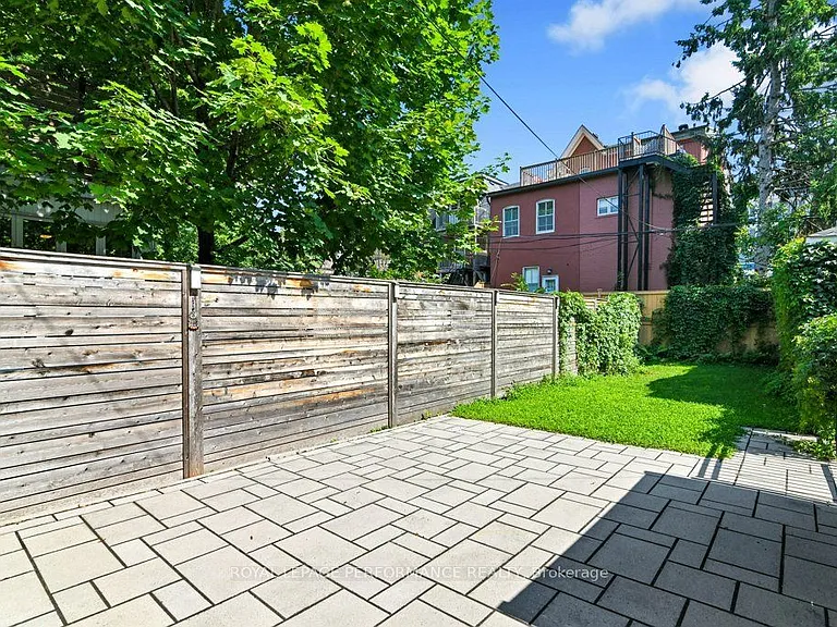 168 Stewart St W — Photo 32