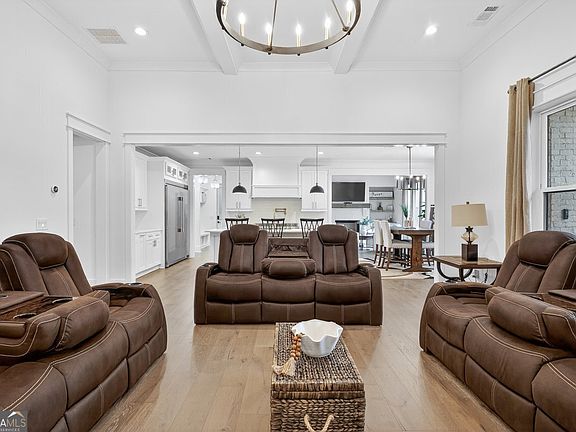 3rd image of 105 Fox Ct