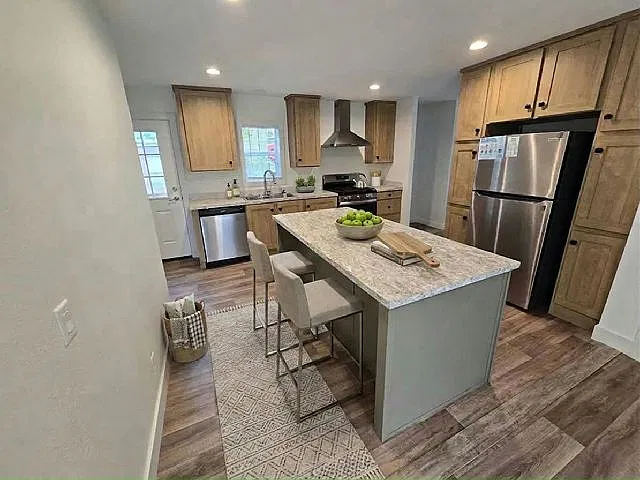 3 bed, 1120 sqft, $1,700 — Photo 2
