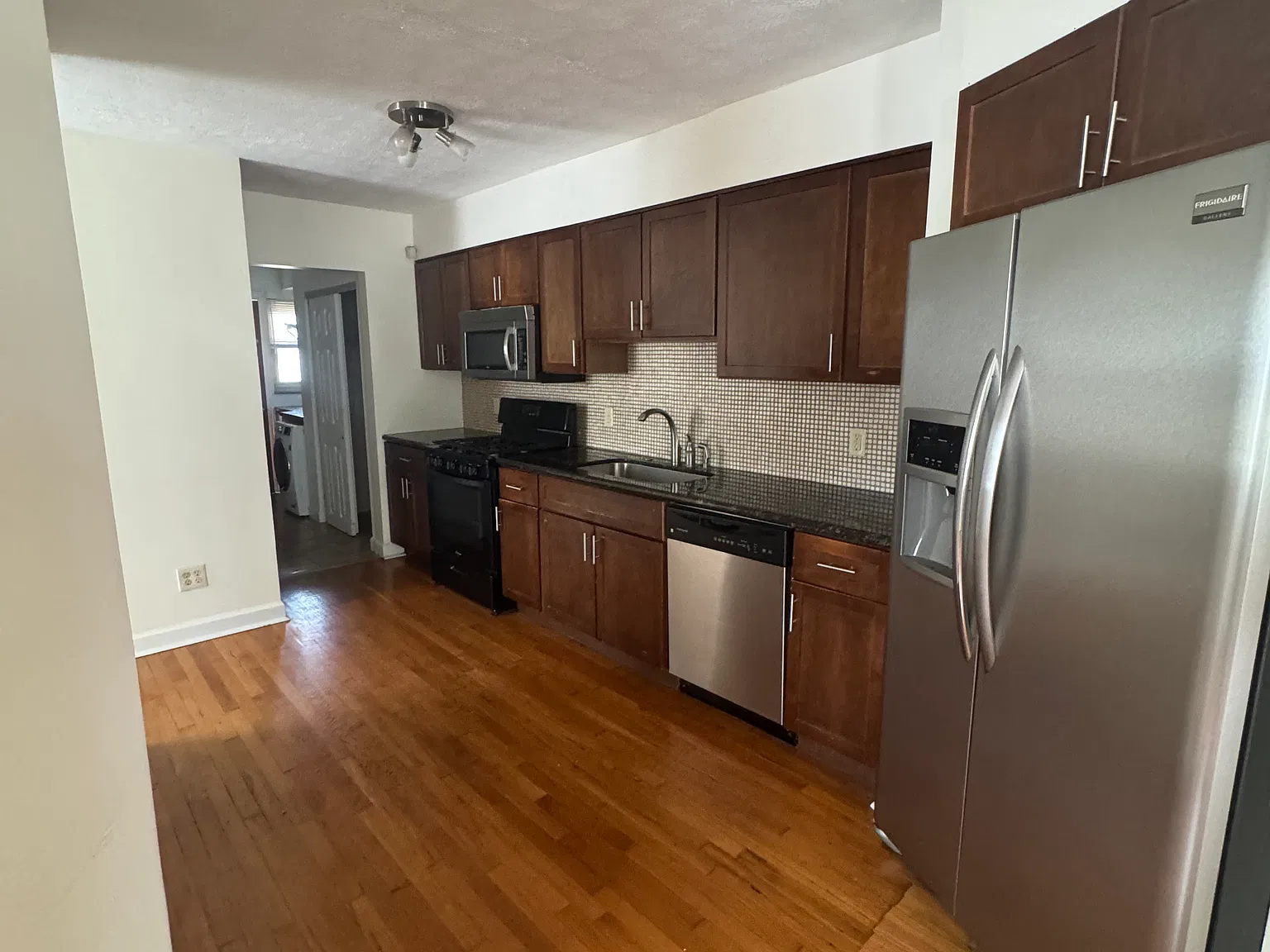 1 bed, 650 sqft, $1,150 — Photo 2