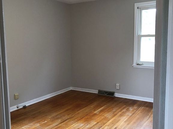 5th image of 408 Lisle Dr