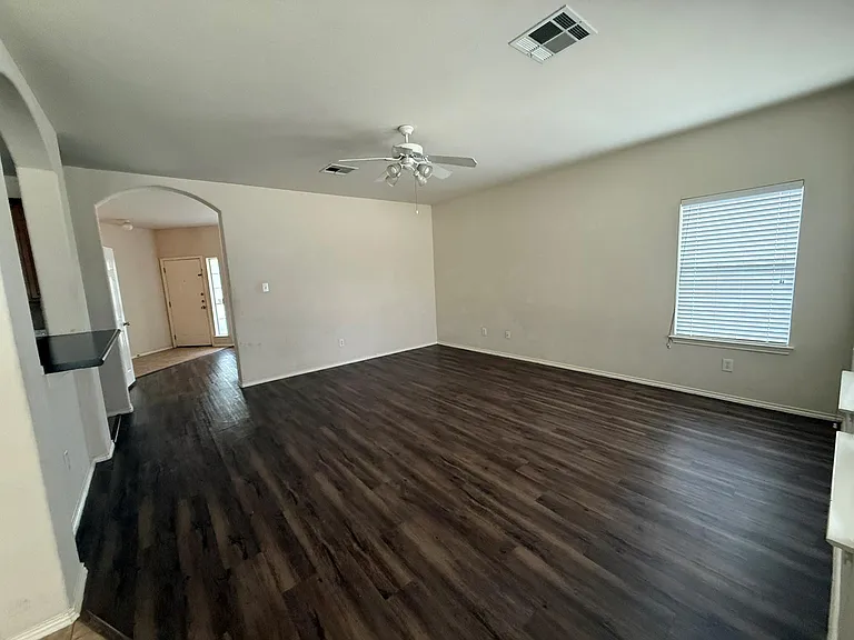 1514 Kothman Dr — Photo 6