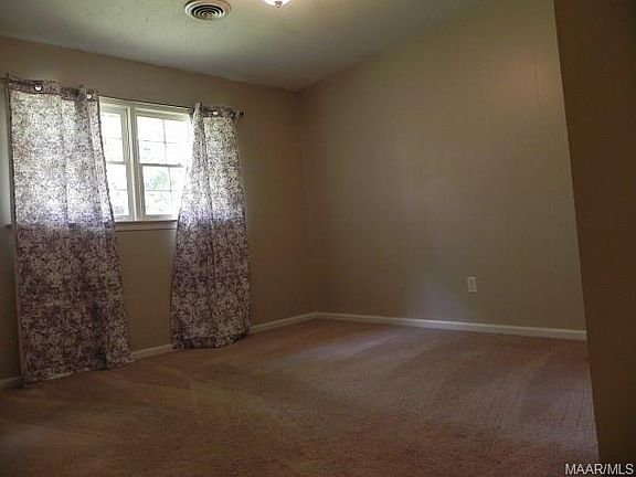 3rd image of 4427 N Slauson Cir