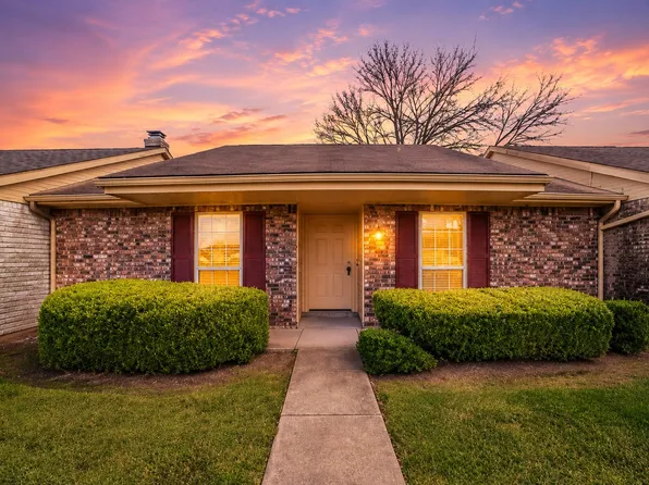 5 E Townhouse Ln, Grand Prairie, TX 75052
