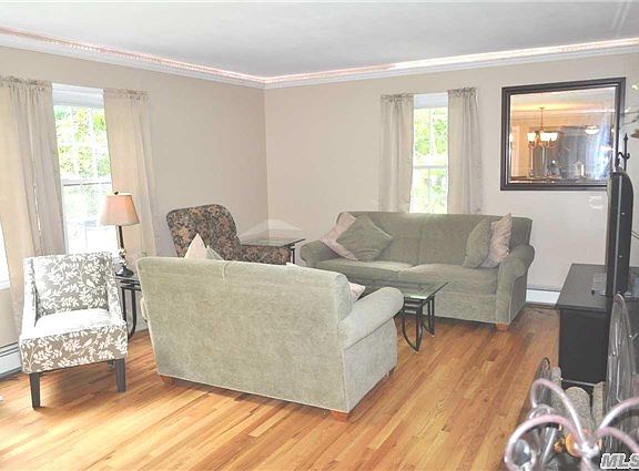 5th image of 9 Normandie Ln