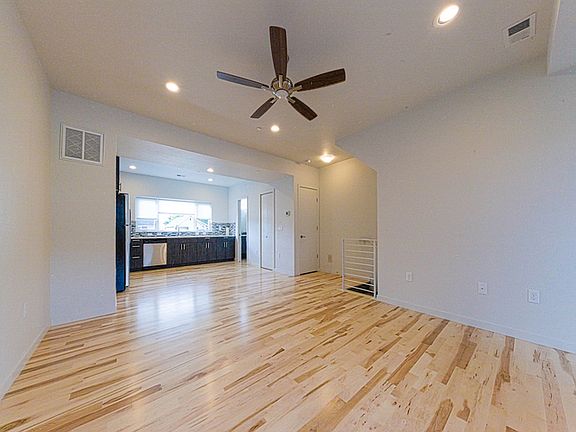 5th image of 225 Green Leaf St Unit 8