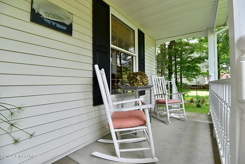 4th image of 30 Fairmount Drive