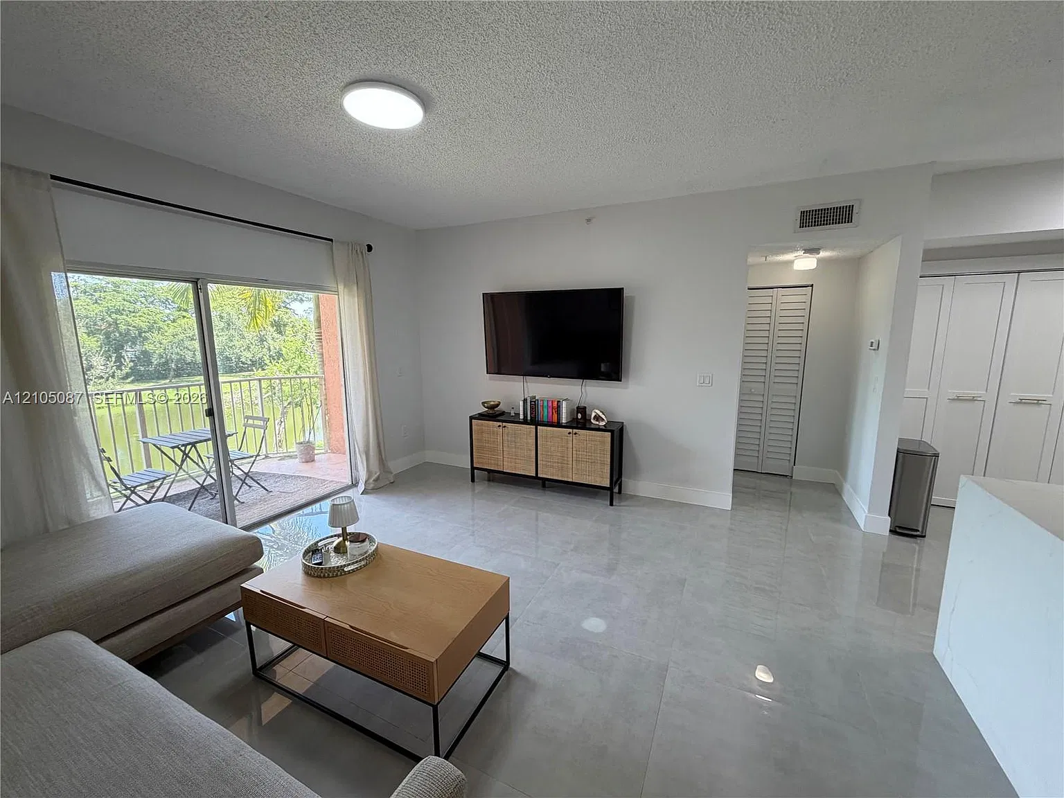 Courtyards At Davie Condo — Photo 4