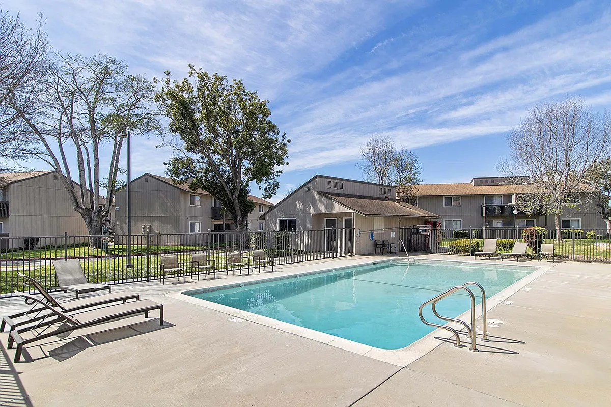 Building Photo - Pointe at Northridge