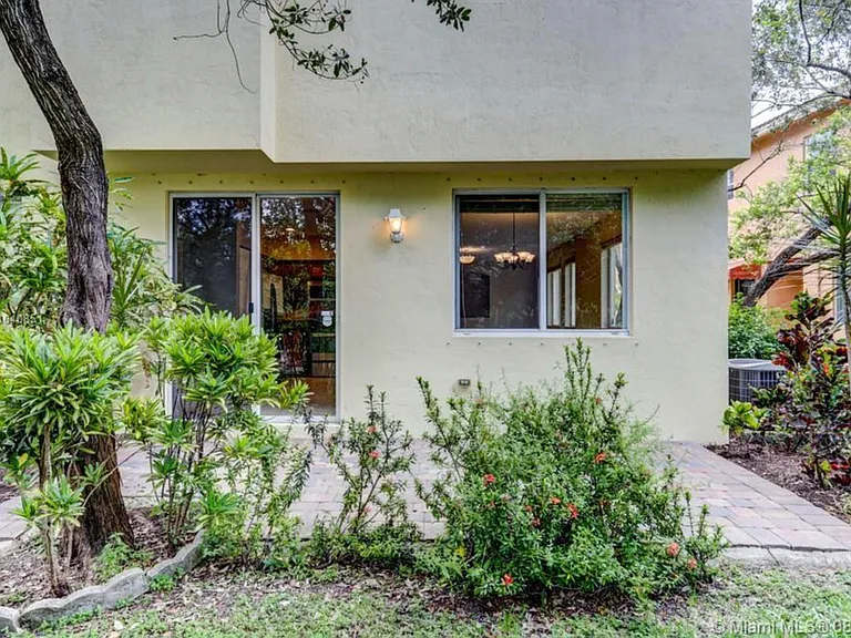 3211 Scarletta Dr — Photo 41