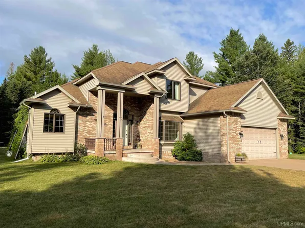 136 Wintergreen Trl, Marquette, MI 49855