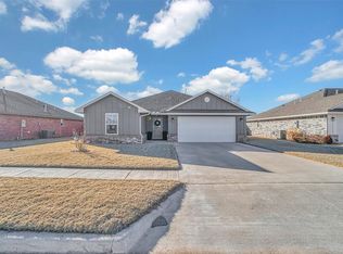 1009 Avalon Dr, Altus, OK 73521