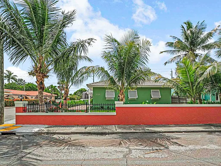 532 N Palmway — Photo 3