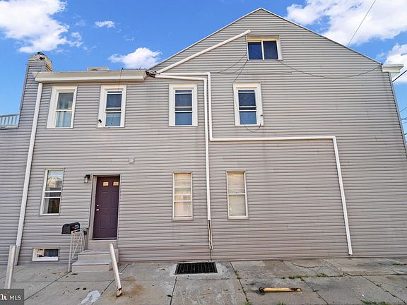 3rd image of 2724 Ash St