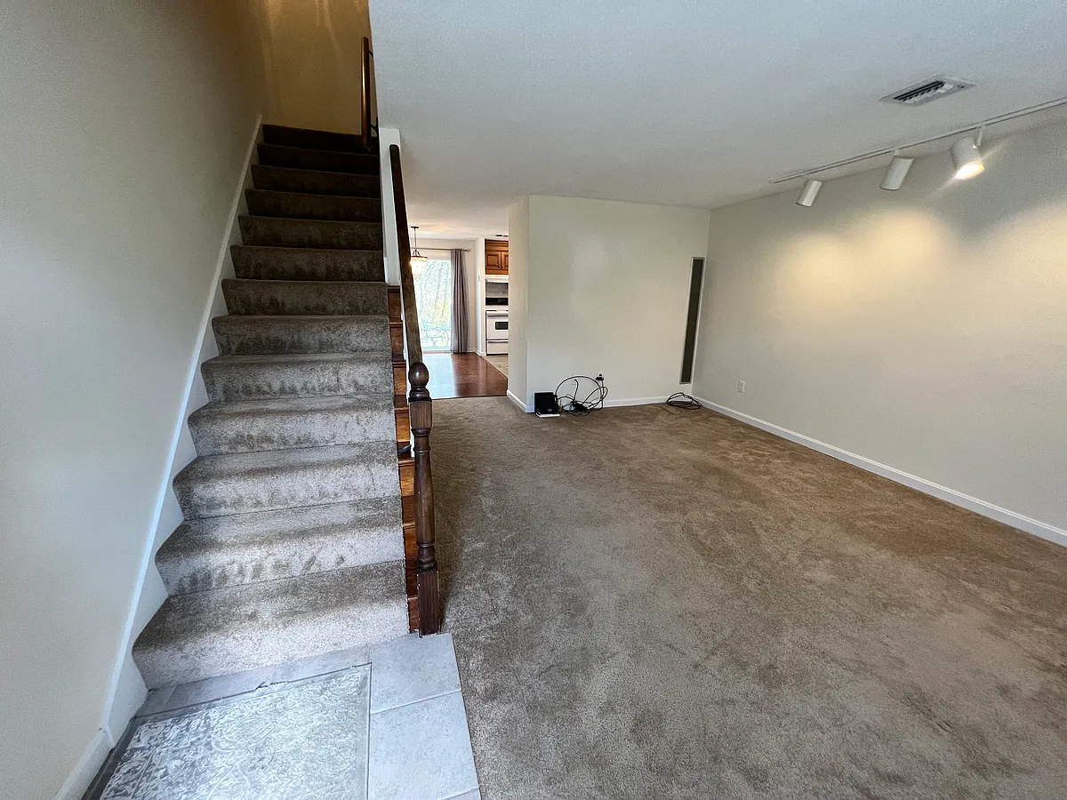 Building Photo - 517 Dowd Ave #517
