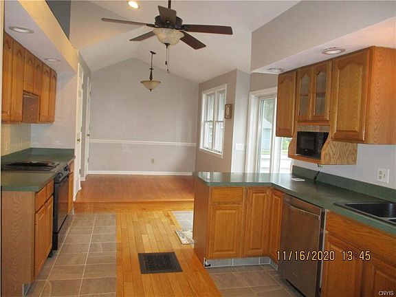 4th image of 8 Spruce St