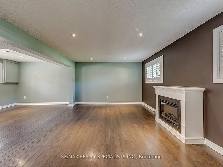 5 Country Club Dr — Photo 32