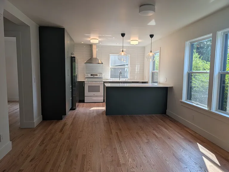5714 25th Ave NE — Photo 3