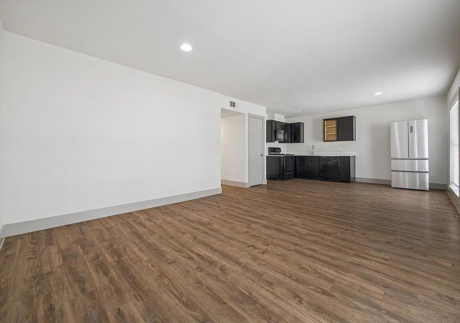 4300 Rosslyn — Photo 3