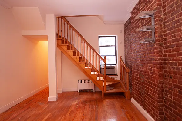 Rented by Batra Group Inc | media 4