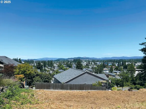 755 Holbrook Ln, Creswell, OR 97426