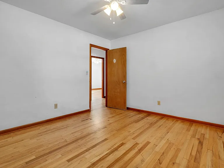123 Columbia Dr — Photo 9
