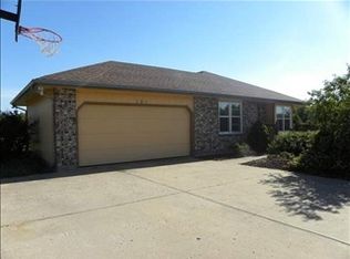 151 NW 62nd St, Topeka, KS 66617