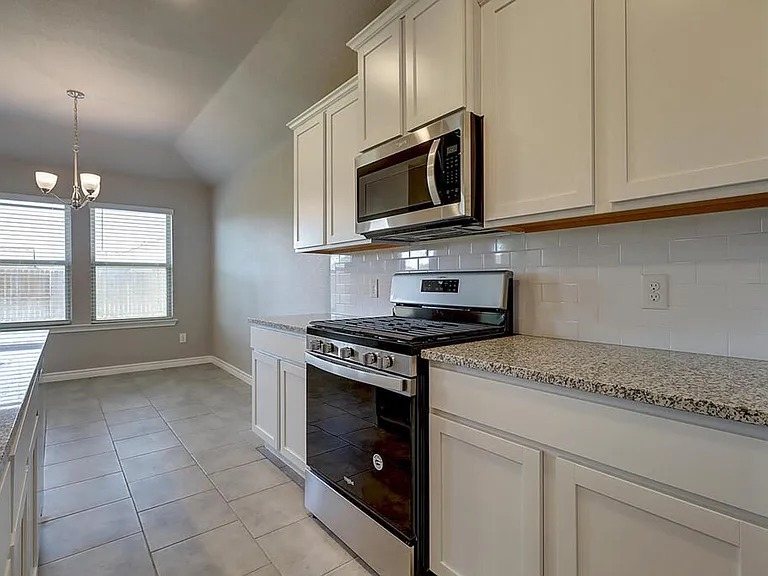 1278 Carnaby — Photo 24