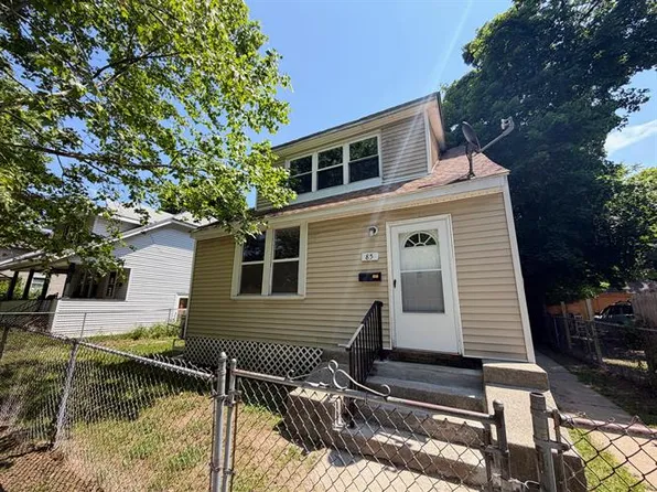 85 Rochelle St, Springfield, MA 01109