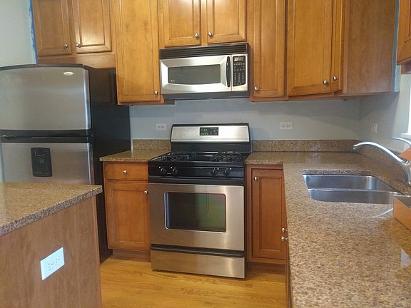 5th image of 3214 N Kilbourn Ave Unit 3