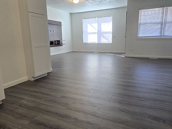 3rd image of 1409 Thompson Dr