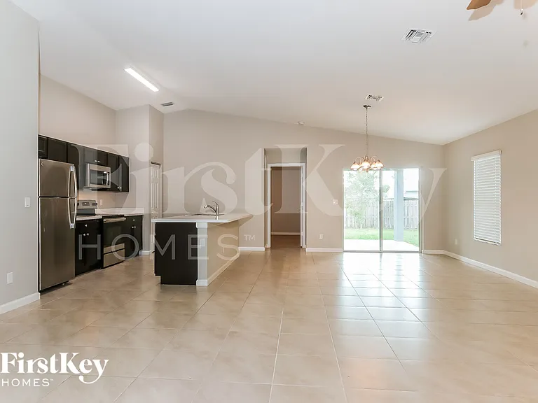 1939 SW Gold Ln — Photo 4