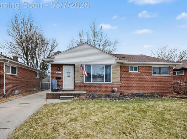 26213 Harmon St, Saint Clair Shores, MI 48081