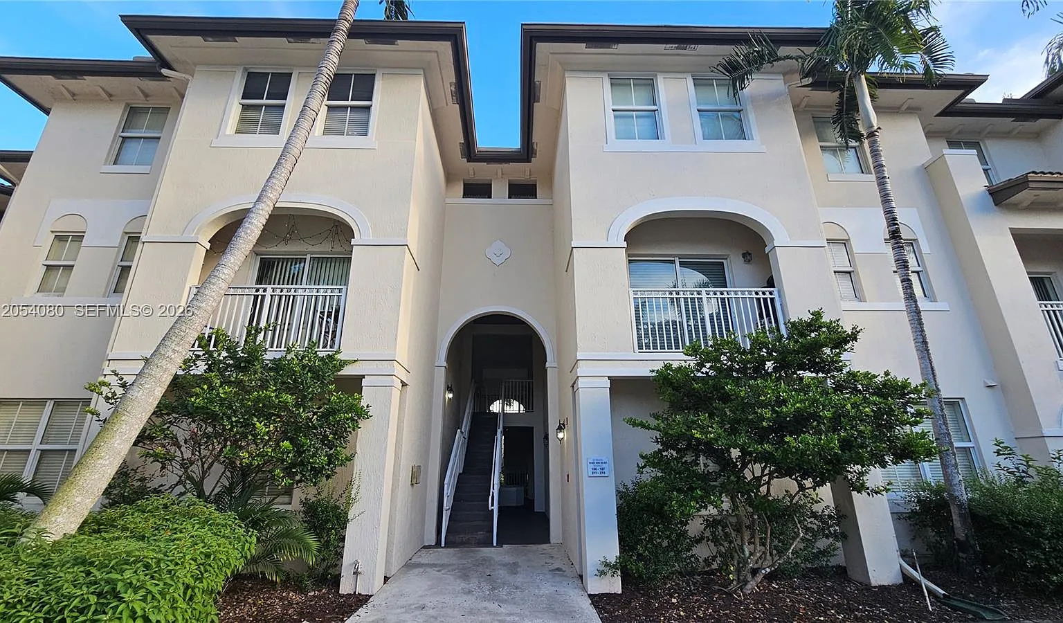 St Mortiz At Doral Condo — Photo 1