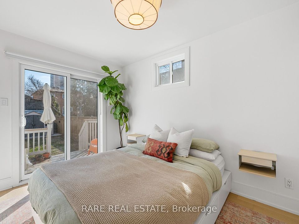 13th image of 283 Chisholm Ave