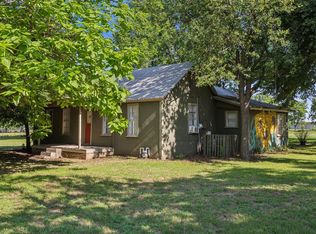 429 W Clifton St, Pilot Point, TX 76258